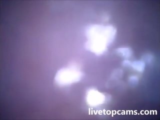 Jung frau spritzt ab gefilmt aus drinnen ein vagina bei livetopcams pt1