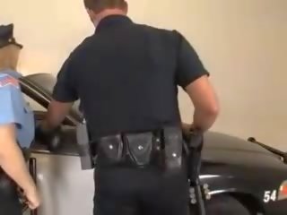 Pecker hungrig polizist rachel liebe ist pricked auf sie patrouillieren auto nach oben sie feucht büchse