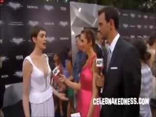 Kändis anne hathaway pokers vid den mörk knight premiere